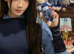 苹果版“17吃瓜网”让你在家也能吃到热乎乎的瓜，地道风味全在这！