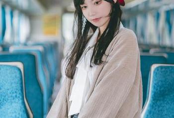 在“51吃瓜”网站逛视频，我的注意力始终在30秒后那条弹幕上！