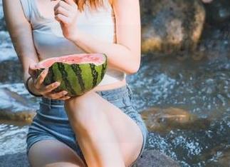 “51吃瓜王ccggg”链接一揭晓，脑海里瞬间有千百个想法乱撞，真心无奈。