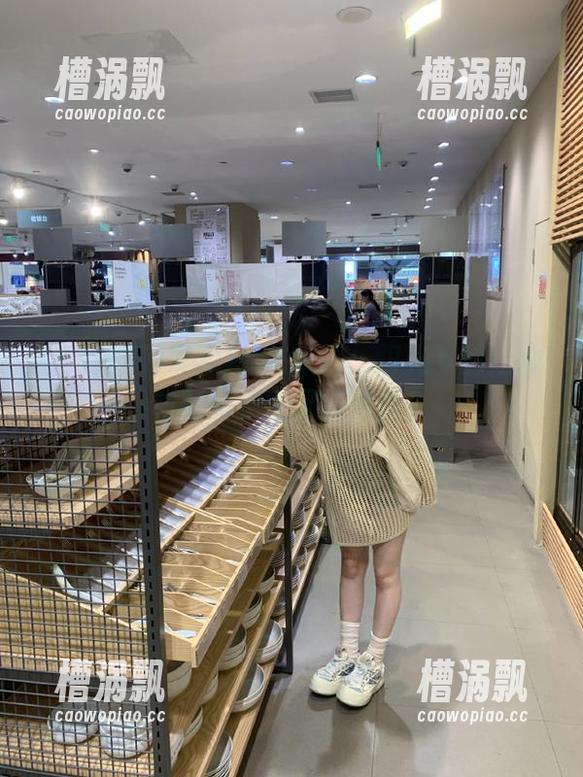 吃瓜网51爆料：阳光下的短袖衬衫杀手，又有更新！
