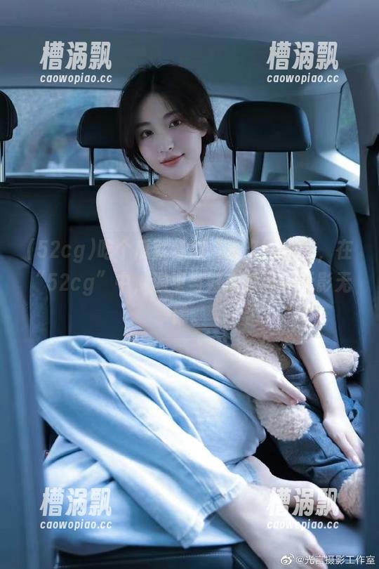 吃个瓜就像被“永久”锁住，在“52cg”中，渴望与好奇藏匿得无影无踪。