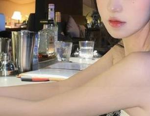 闲来无聊，来998.su领免费瓜，手指滑动中肆意妄想！