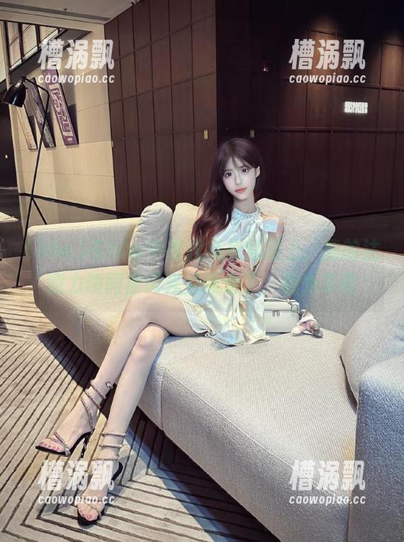 在hlw中寻找链接的路上，我的注意力瞬间被闪光点吸走了，意外丰收