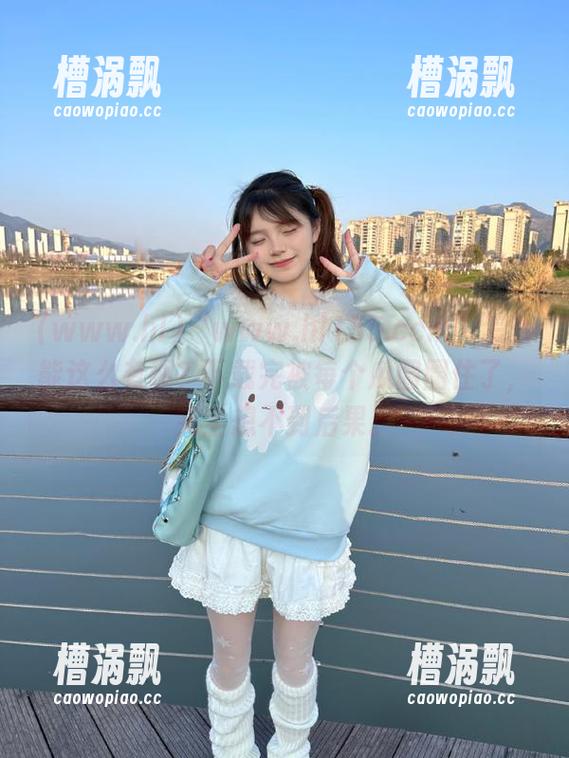 “www.hl155.ccm”怎么能这么有趣？下载完被每个瓜圈圈住了，完全想不到后果。