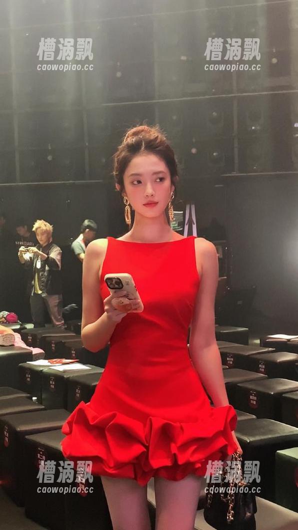 访问“www.吃瓜”网站后的我，内心甚至开始怀疑自己是个平凡人