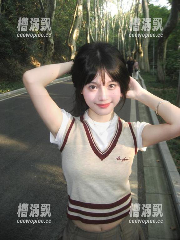 别说五一吃瓜网的首页了，就那“官网入口”，进来也是一阵好奇与期待。