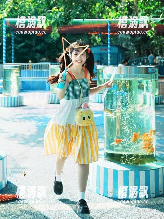 “吃瓜不打烊”app，内容更新速度居然比我吃的水饺还快，恕我佩服。