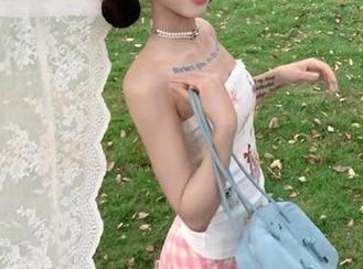 每次观看黑料，心潮澎湃，总想冲进吃瓜不打烊166的评论区。