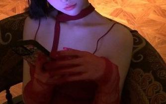 吃瓜网ios报道：朝阳下的八卦会不会顺便晒黑？