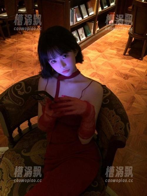 吃瓜网ios报道：朝阳下的八卦会不会顺便晒黑？