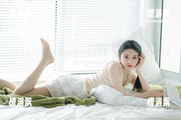 吃瓜网登录后的在线观看模式，总让我想起那些“酱油党”的百态。