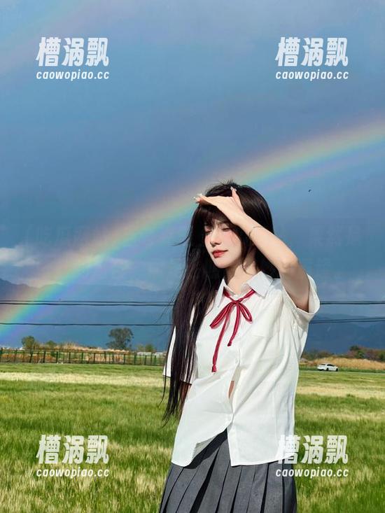 当夸克遇上吃瓜网站，果然是奇妙的组合，像是在期待美妙的重逢。