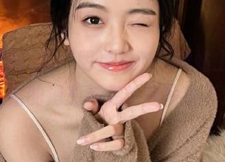 在“明星黑料”网站上游荡，永不迷路的消息好想给我多点干粮啊！