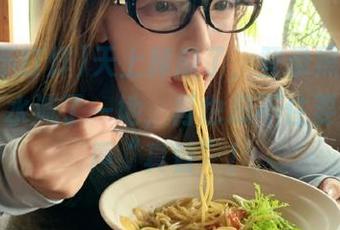 天上掉瓜了，登录黑料不打烊，口水流了一地，再也忍不住要赞叹一声“真香”！
