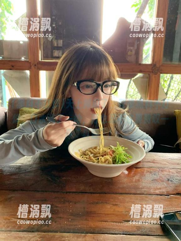 天上掉瓜了，登录黑料不打烊，口水流了一地，再也忍不住要赞叹一声“真香”！