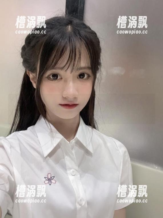最新流行风向标！黑料冲哥的坚挺一字马真让人意外！