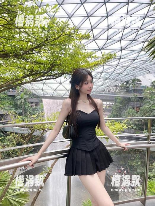 手指一滑，下载黑料社，瓜汁四溅的好时光等着你！