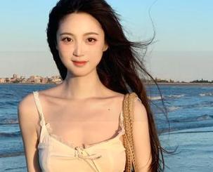 我觉得黑料社区的首页就像暗流涌动，翻页时一不小心就掉进去。