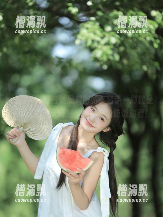 直达黑料网站，随手一刷就是一整天的聊天话题，来吧，边吃饭边看！