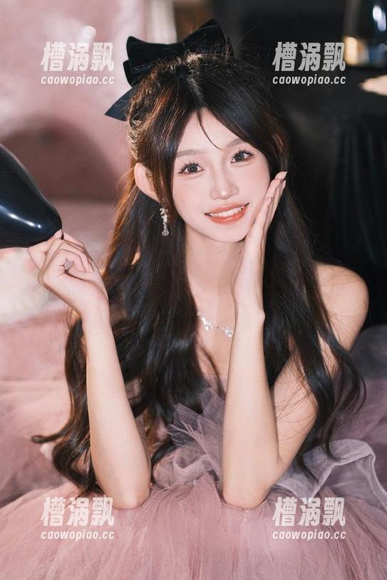 湖边看日落也不忘，记得收藏“黑料网络”里的在线观看妙趣！