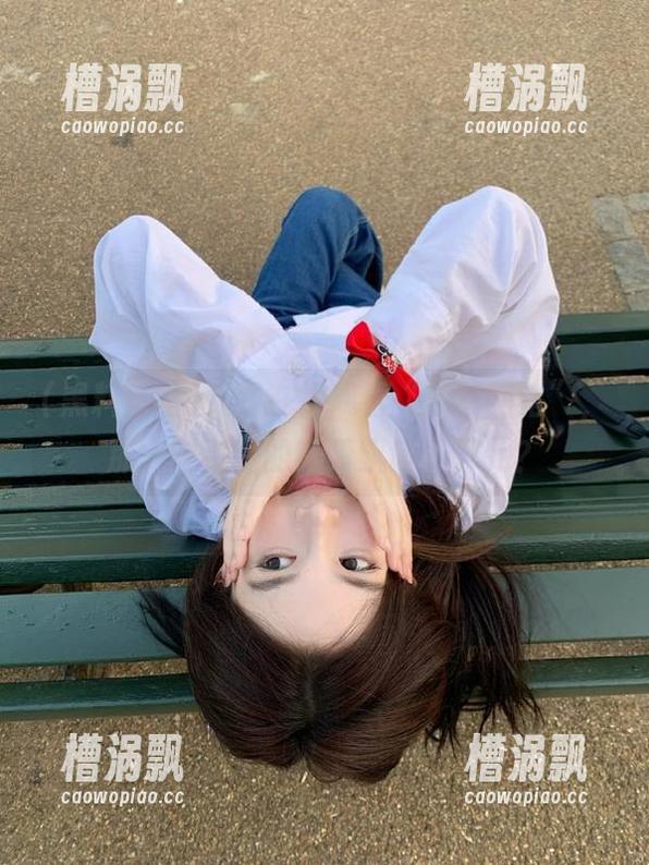 免费在线观看“黑料网络”，那个时空我的眼睛飘向了哪儿？